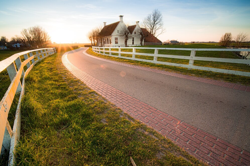 beautiful-picture-road-with-white-fences-house-sunset_181624-17779